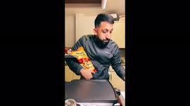 Scottish TikToker makes delicious burgers with a tangy twist - crushed Cheetos