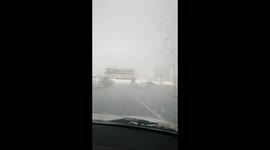 Fuerte Granizada sobre la carretera Hidalgo, el granizo convirtió la autopista en una pista de hielo para autos