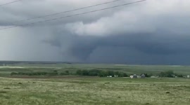 US: Tornado And Golf Ball-Sized Hail Reported In Kansas 2