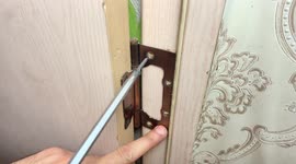 YouTuber demonstrates ingenious way to hide money behind door hinges