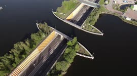 This optical illusion of DISAPPEARING CARS will bust your brain