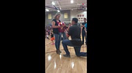 US college students help set up brilliant proposal for their football coach
