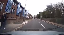 Driver cuts infront of two other vehicles then drives into oncoming traffic