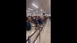 Airports crowded ahead of post-vaccination Memorial Day Weekend