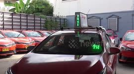 Bangkok taxis use digital displays to show whether driver has been vaccinated (without subtitles)