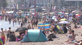 Brits pour onto Dorset beach to bask in bank holiday sun