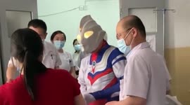 Doctor dresses up as Japanese superhero to surprise kids in hospital on China's Children's Day