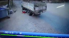 Close call! Bike riders astonishingly escape getting crushed by moving truck
