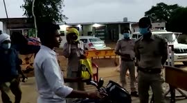 Cops gives masks made of tree leaves to face-mask violators in central India