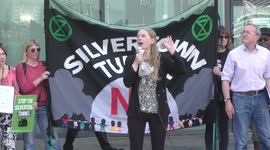 Londoners march to stop Silvertown tunnel