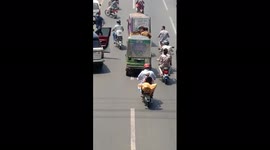 Range Rover Collision with Bike in Lahore, Pakistan