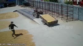 Driverless tractor full of wheat mysteriously moves onto scale itself