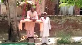 A Indian sadhu in Uttar Pradesh has started 41 days standing-penance to fights against covid-19