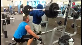 'Spotter's Negligence Results in Painful 425lb SQUAT FAIL'