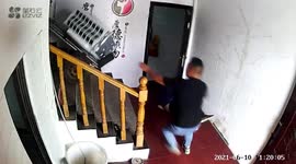 Chinese man uses his body to stop air conditioner unit from falling onto porter
