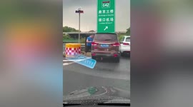 Chinese motorist beats minibus driver in violent road rage attack