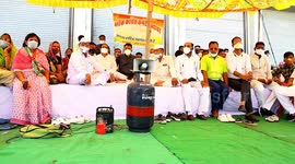 Congress protest against Modi Government over fuel hike in India