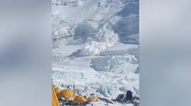 Spectacular moment avalanche crashes down Mount Everest