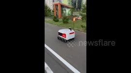 A robot delivers food to residents of Innopolis in Russia