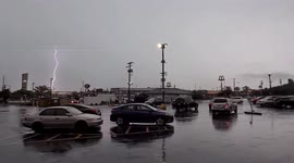 Series of intense lightning strikes litter Kentucky skies