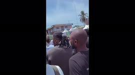 Despite several intimations but the Police force, protesters stood strong and keep showing solidarity. “When people take over streets, all oppressors shall run away” They sing at Ikeja, Lagos.