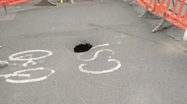 Other video of the sinkhole in Stoke Newington on nevilleroad