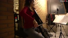 'Spanish Musician Organizes Balcony Concert for Neighbors During Lockdown'