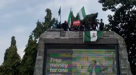 June 12th protesters mock President Muhammadu Buhari with humorous chant