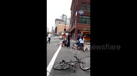 Off-duty police officers wrestle pranksters in Minneapolis, US