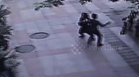 Bystanders apprehend China robber