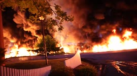 Fuel spill causes huge blaze on US road