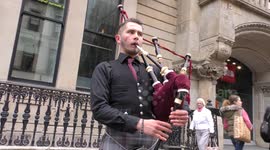 Piper busking in Glasgow city centre