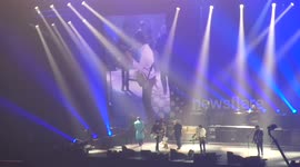 Sir Paul McCartney helps fan propose to girlfriend