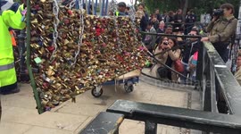 'Love locks' cut from Paris bridge