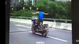 Scooter rider shows off mid-ride