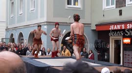 Bouncy Juggling Cavemen