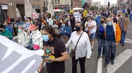 Manifestación por la marea blanca en contra de la gestión primaria de la alcaldesa Isabel Díaz Ayuso