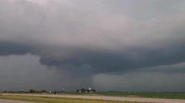 US: Massive Dark Clouds Loom Over Iowa Amid Tornado Warnings