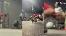 Fitness enthusiast shocks gymgoers with incredible show of core strength