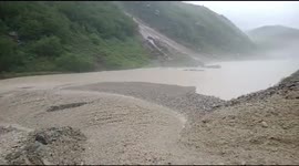 Huge landslide caused by debris runoff from glacier in northern India