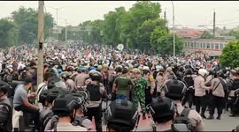 The Mass of Rizieq Sympathizers Crowded in the mid-Jakarta Covid-19 crisis