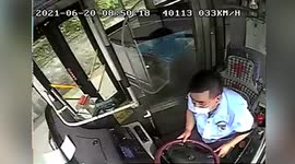 Chinese bus driver manages to stop vehicle before he faints