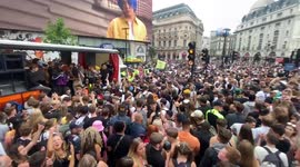 Thousands of ravers swarm London’s Piccadilly Circus in dance protest
