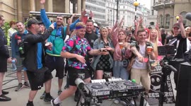 DJs and dancing at London musical protest for nightlife opening up