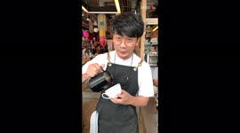 'Barista-cum-Coffee Artist Shows his Remarkable Talent at Work'