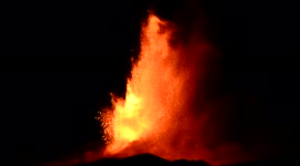 Mount Etna eruption gives another spectacular fountain of lava display