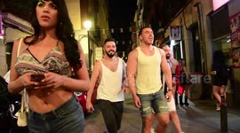 celebraciones del orgullo gay en las calles de Madrid durante la noche