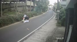 Motorbike-riding 'phone snatchers' drag victim 75 metres down road in southern India