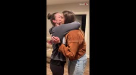 Sister surprises younger siblings in time for their graduation ceremonies