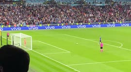 Italian supporters go ballistic in Wembley after winning penalty by Jorginho